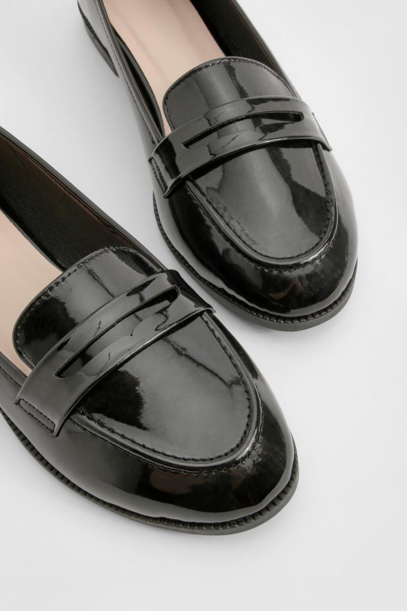 Широкі лакові лофери