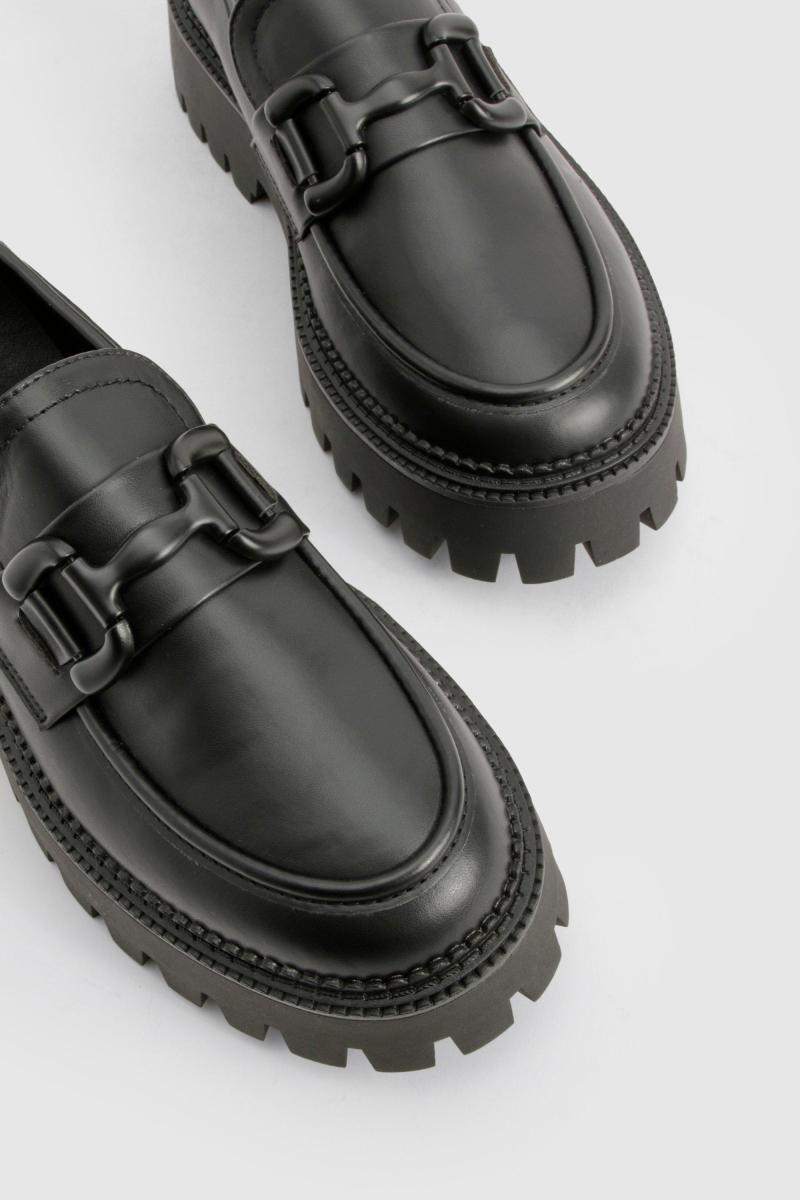 Лофери з масивним металевим оздобленням