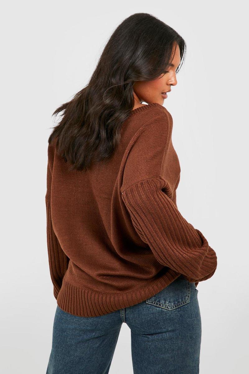 Великий джемпер із V-подібним вирізом і V-подібною спиною