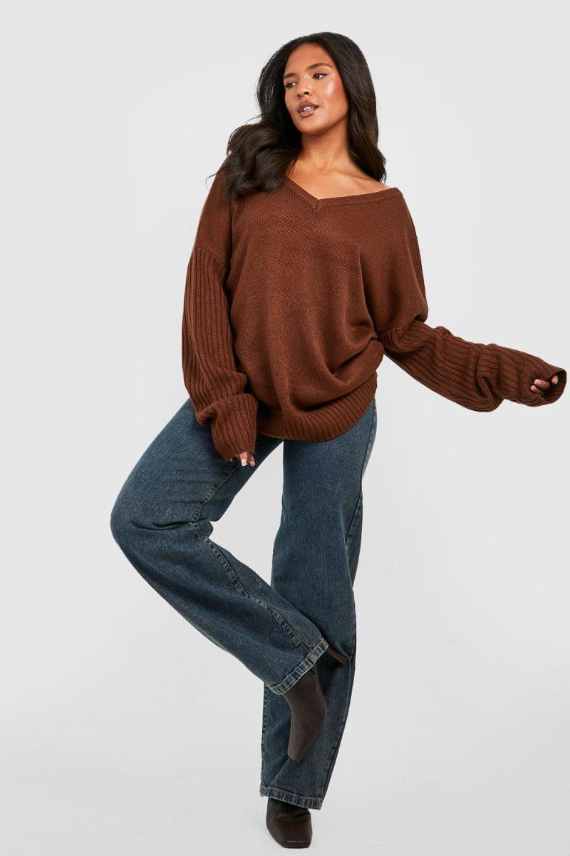 Великий джемпер із V-подібним вирізом і V-подібною спиною