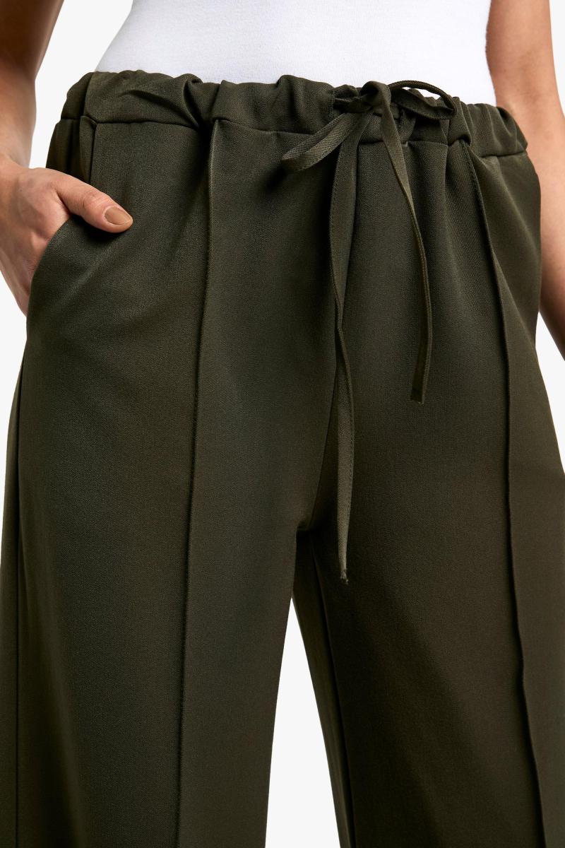 ШТАНИ З МЕРГЕЛЕВОЮ СТРУНКОЮ НА ТАЛІЇ