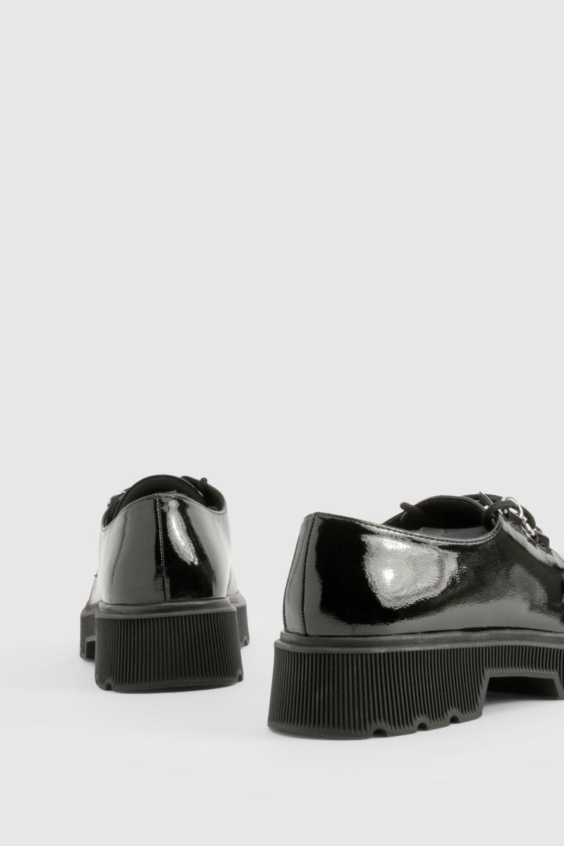 Лаковані масивні лофери на шнурівці