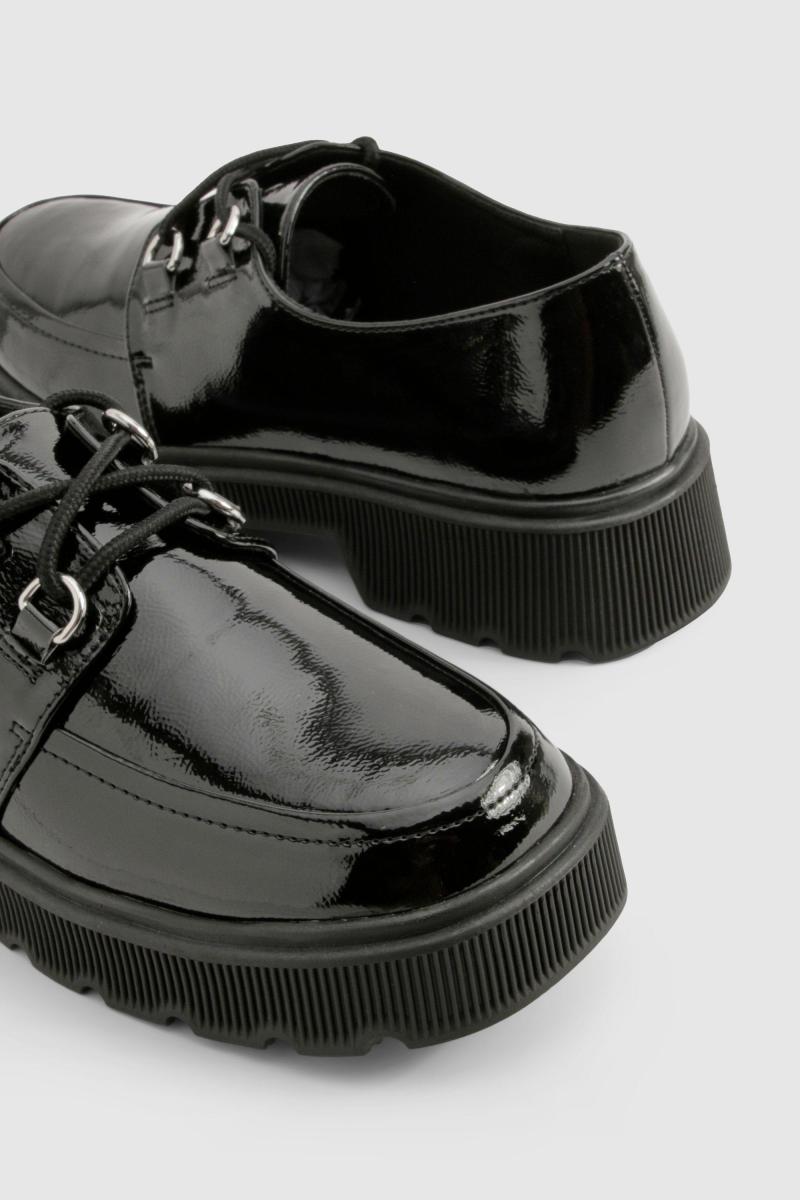 Лаковані масивні лофери на шнурівці