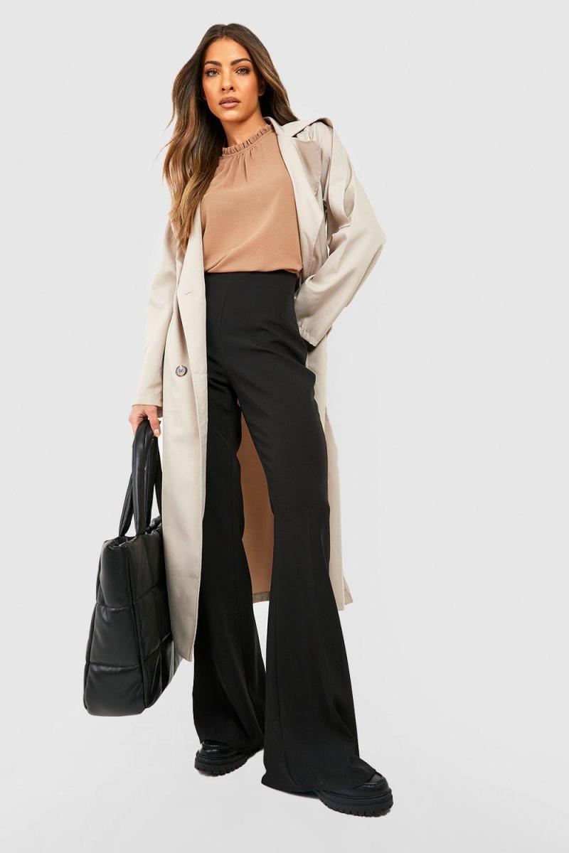 Верблюжа плетена блузка з оборками та горловиною