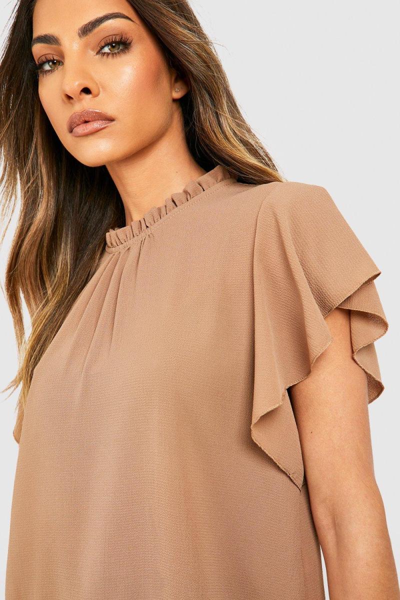 Верблюжа плетена блузка з оборками та горловиною