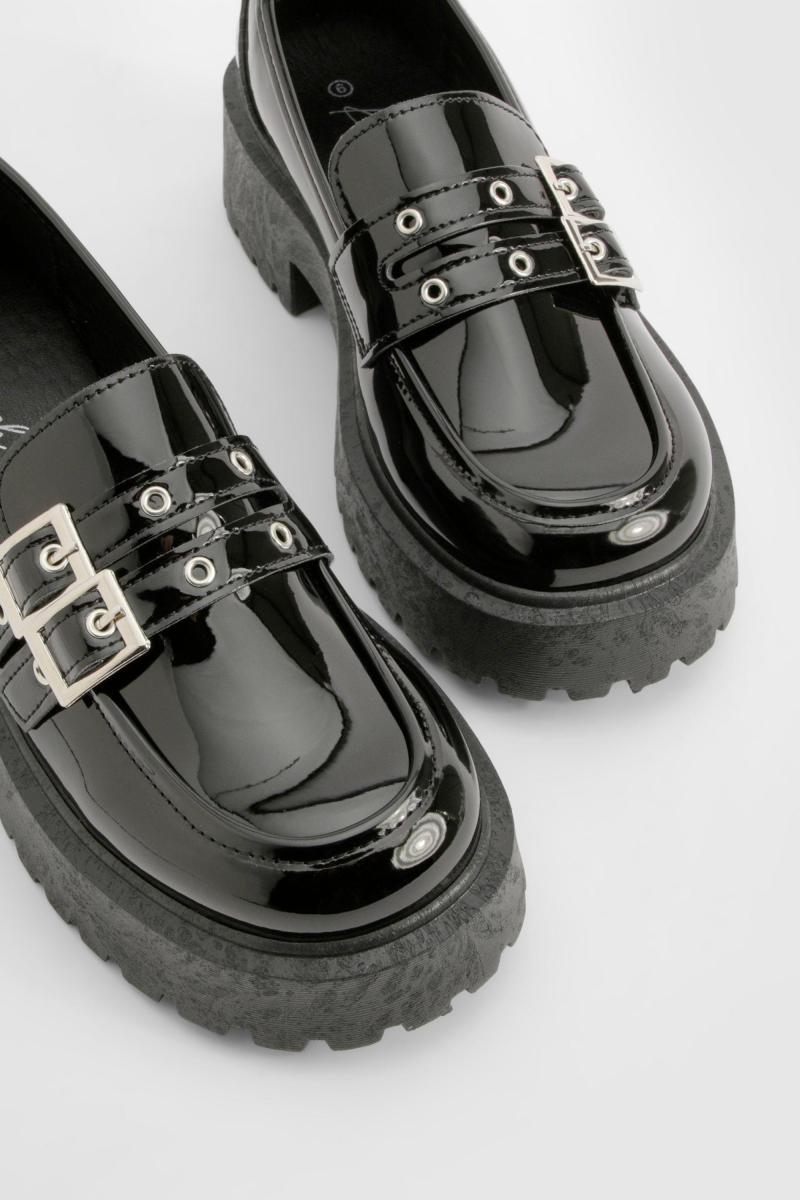 Лофери на масивній підошві з лакованою пряжкою