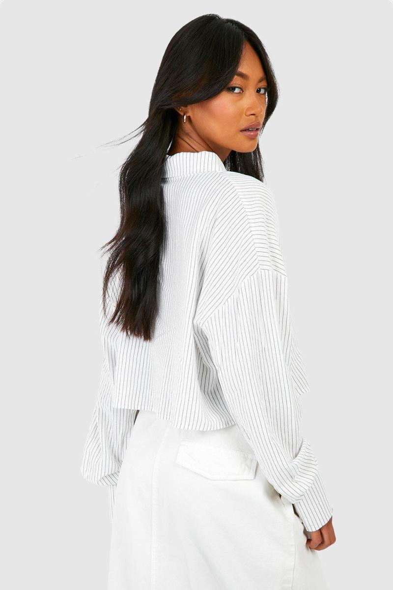 Укорочена сорочка в білу смужку