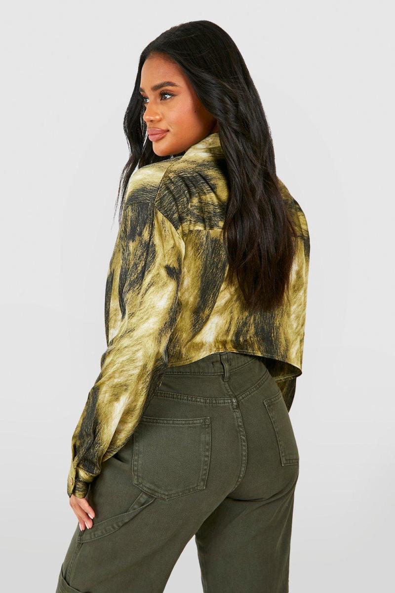 Атласна сорочка з абстрактним краваткою