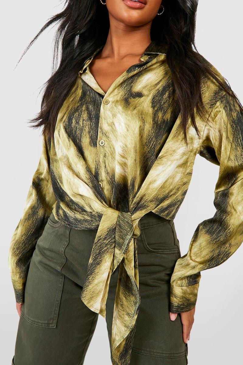 Атласна сорочка з абстрактним краваткою