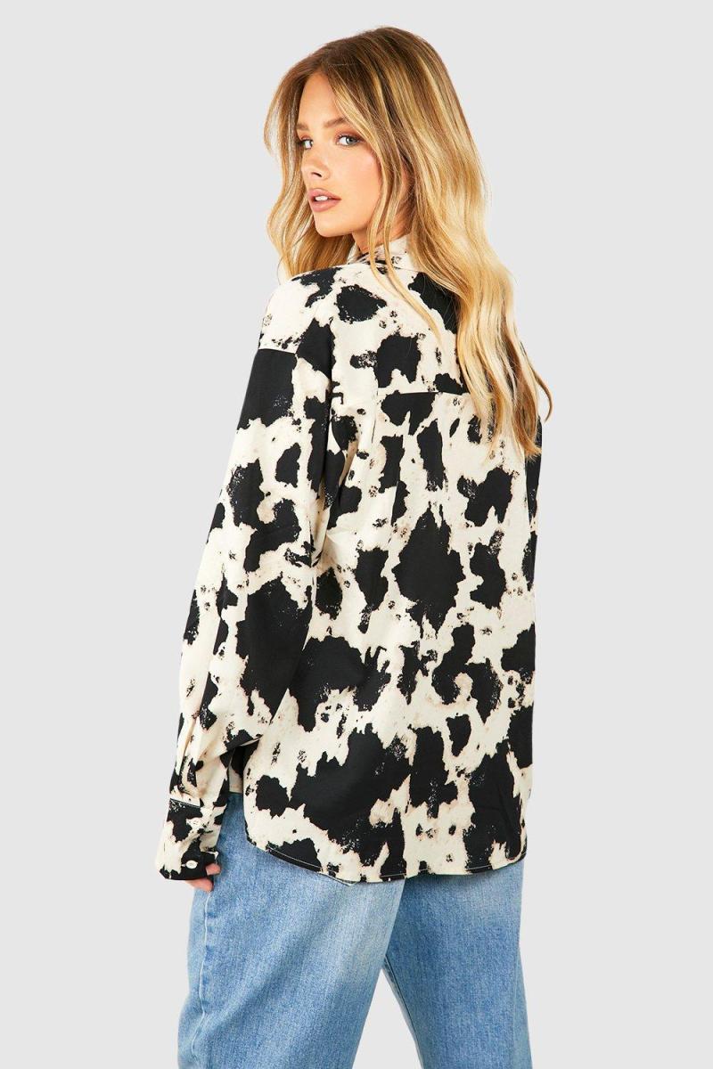 Атласна сорочка з абстрактним принтом