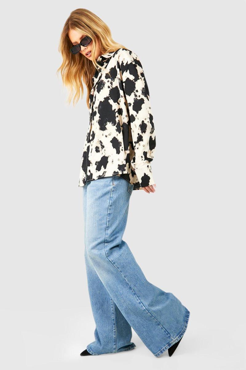 Атласна сорочка з абстрактним принтом