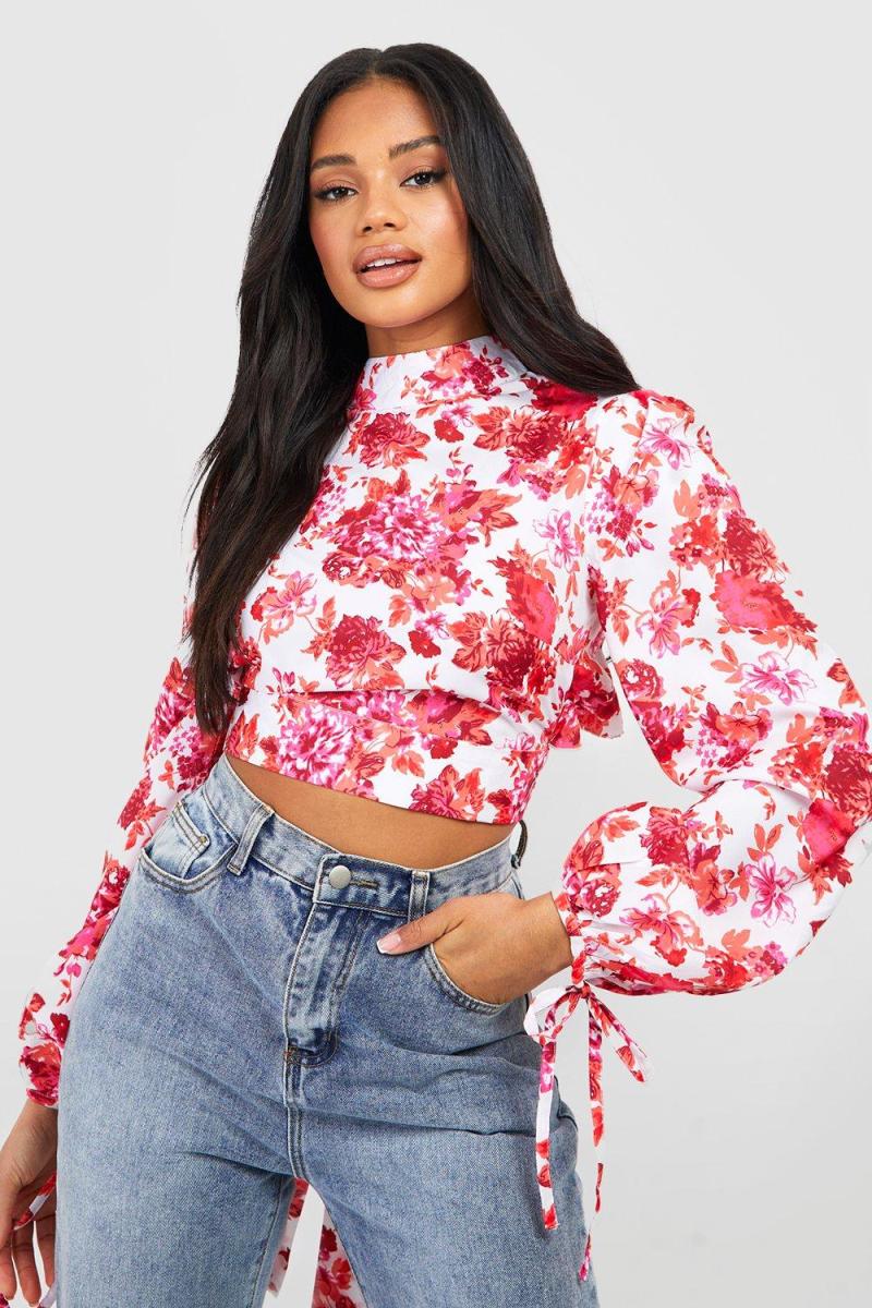 Плетена квіткова краватка на спині