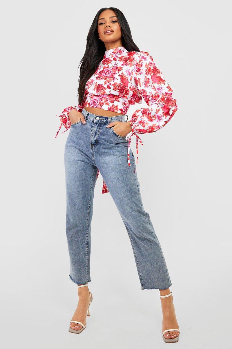 Плетена квіткова краватка на спині