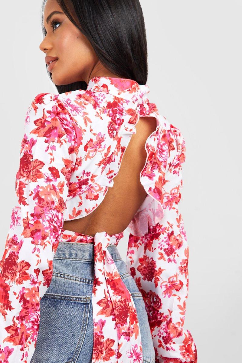 Плетена квіткова краватка на спині