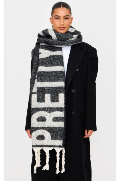 PRETTYLITTLETHING Монохромна ковдра з китицями з поворотним логотипом