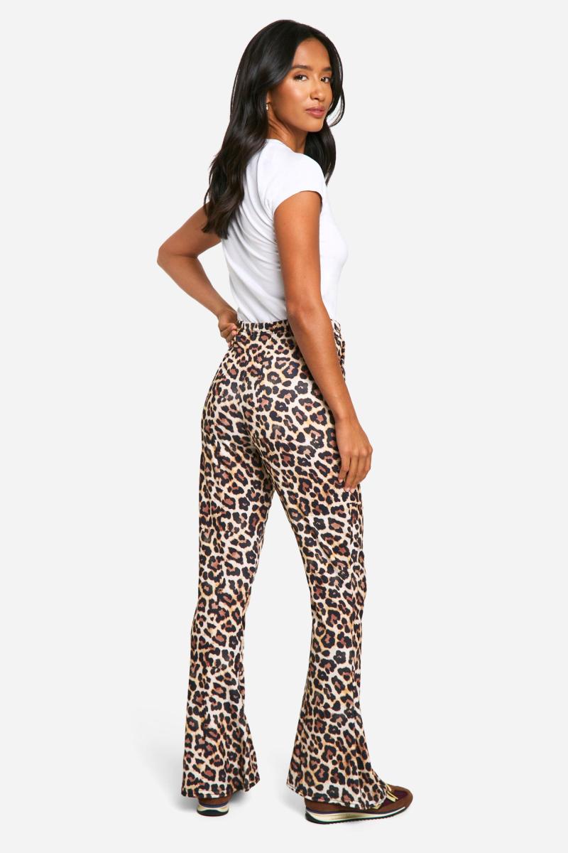 Маленькі штани з високою талією та кльошем із завищеною талією