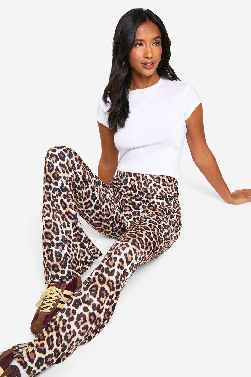 Маленькі штани з високою талією та кльошем із завищеною талією