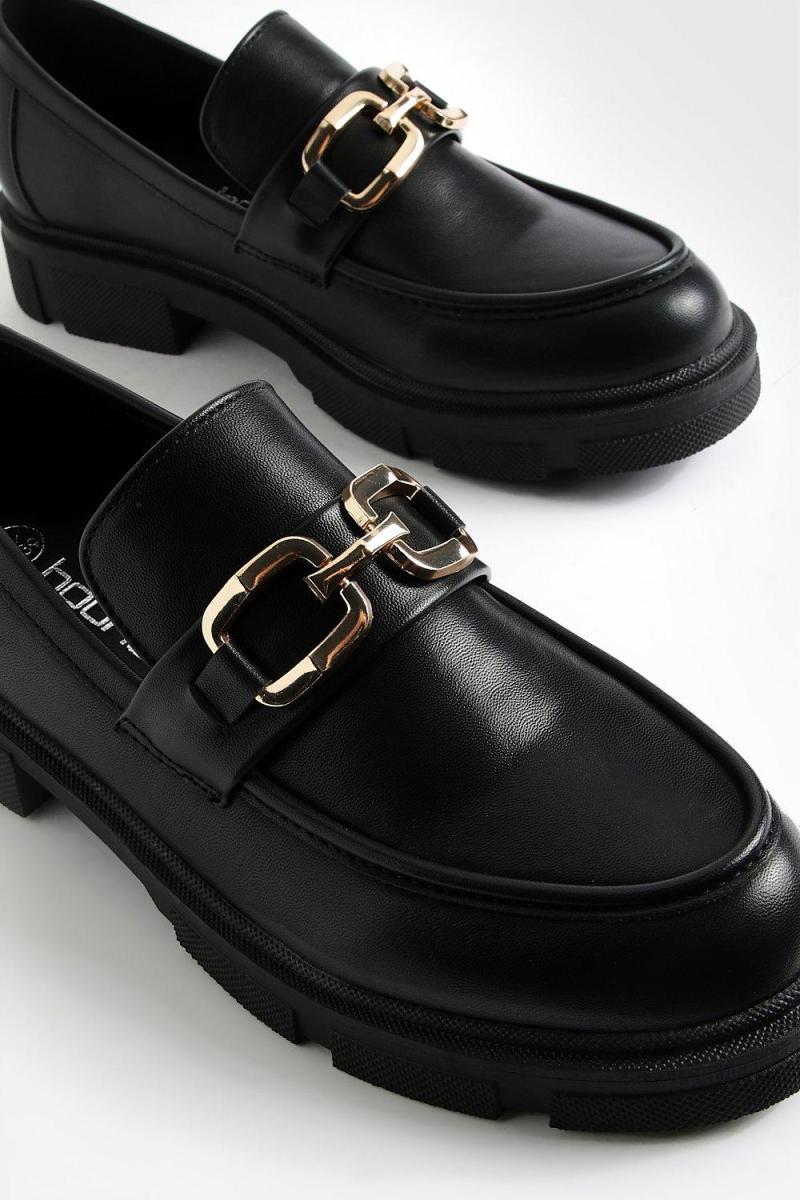 Лофери з квадратною обробкою на масивній підошві