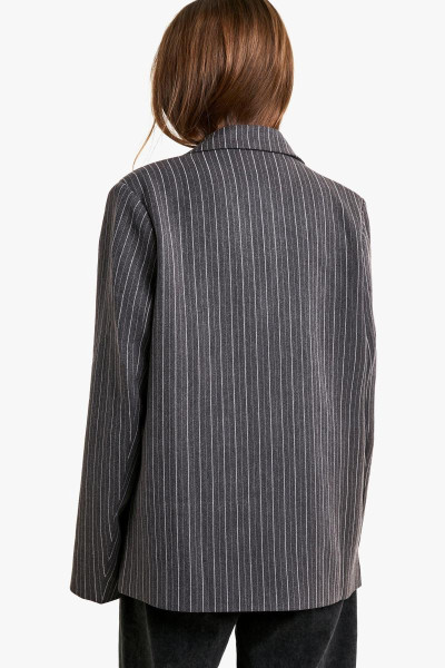 Двобортний піджак великого розміру в смужку