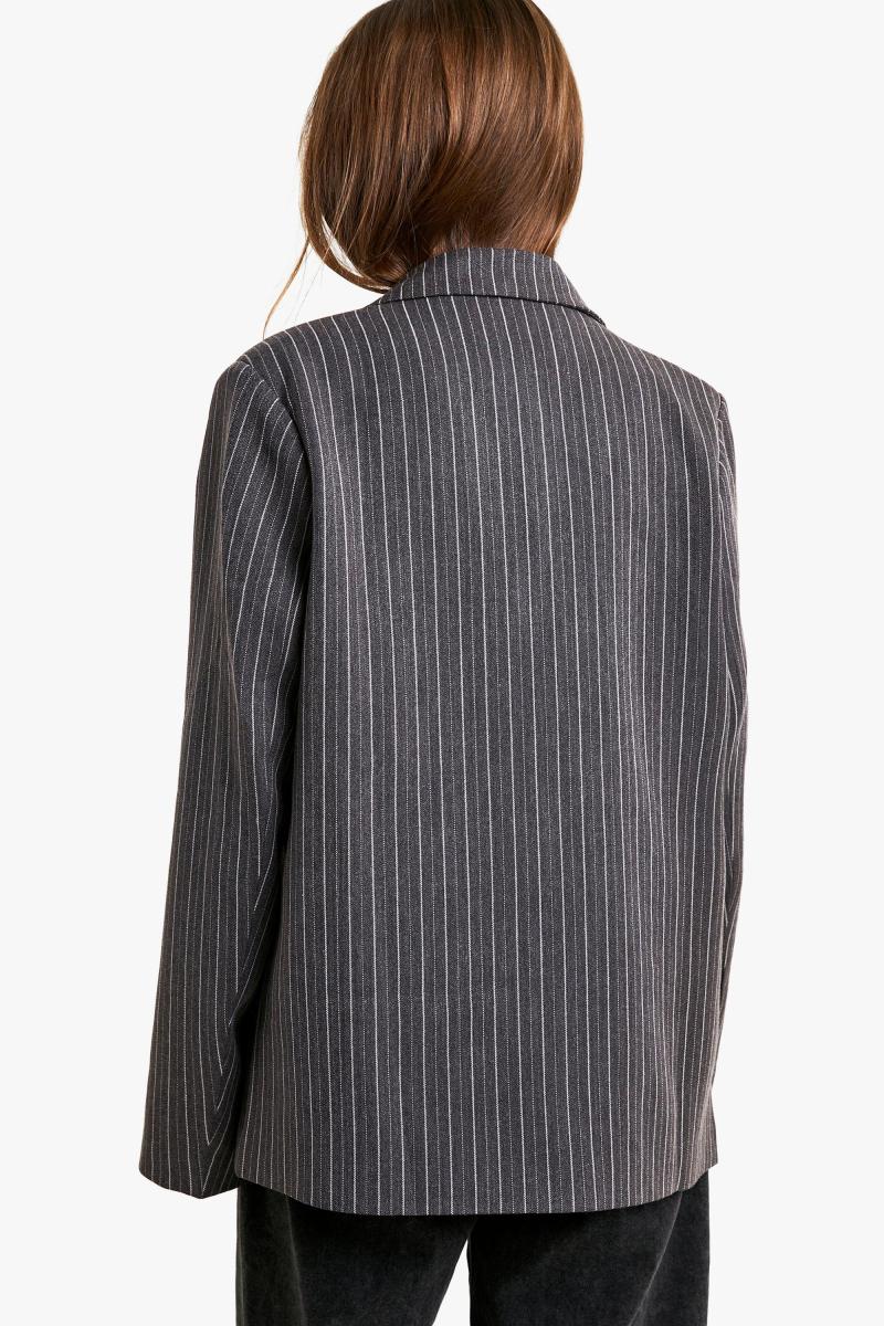 Двобортний піджак великого розміру в смужку