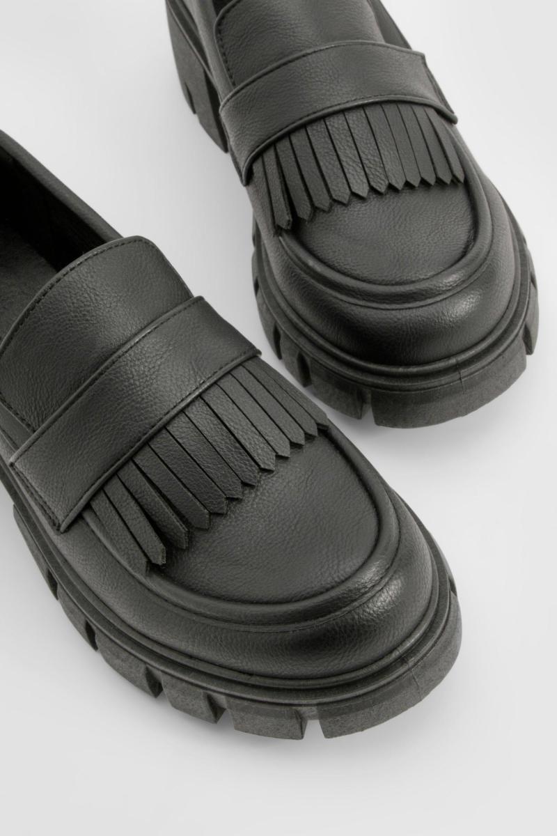 Лофери з масивною підошвою з китицями