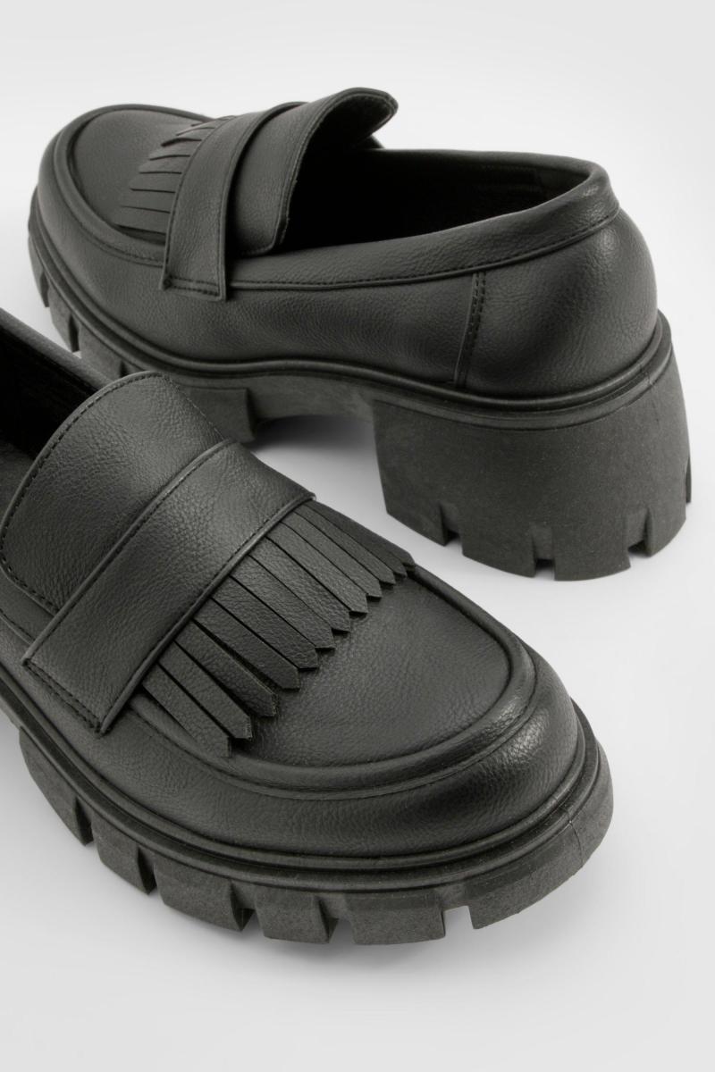 Лофери з масивною підошвою з китицями