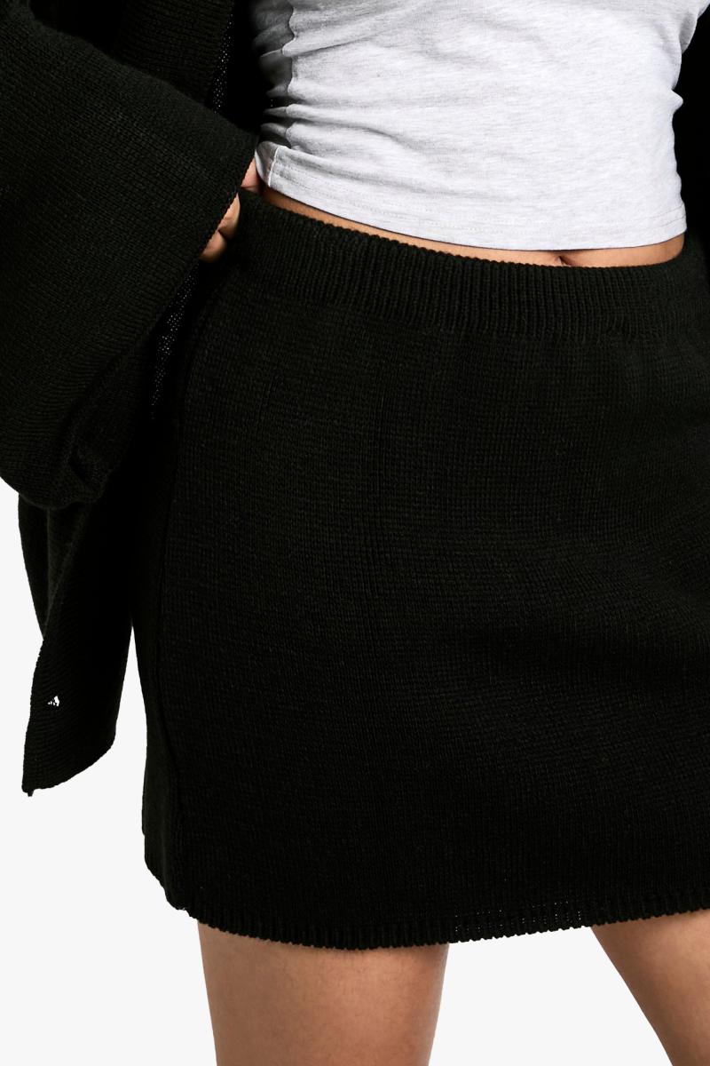 В'язана міні-спідниця