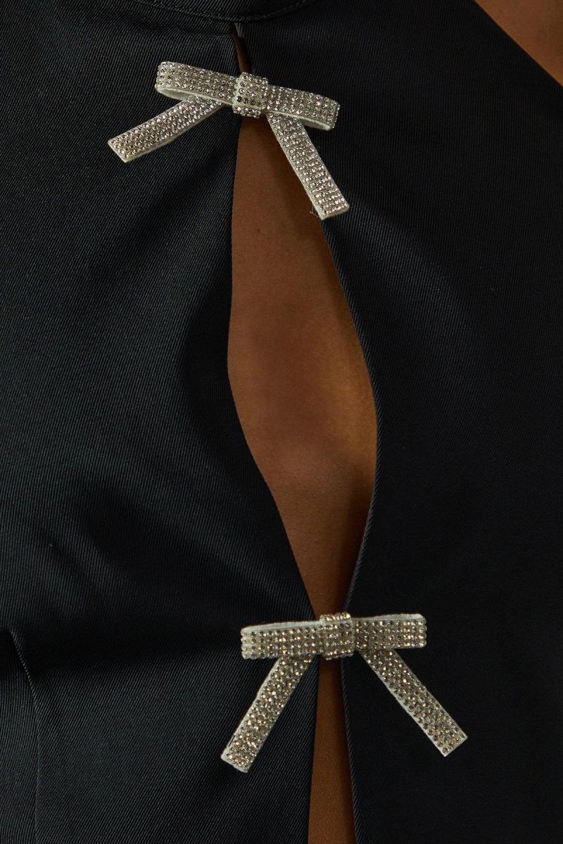 Діаманте лук обробка на халтернек без спини довгих ліній