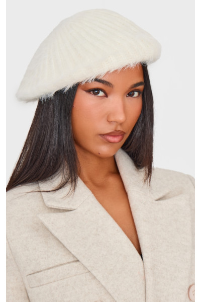 Величезний бере з кремовими віями