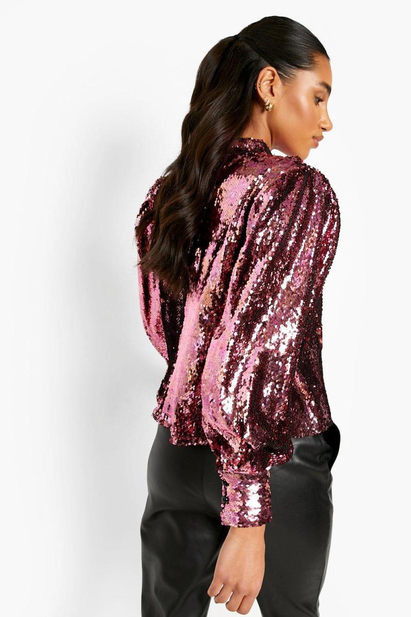 Рожевий об'ємний топ із паєтками з високим горлом