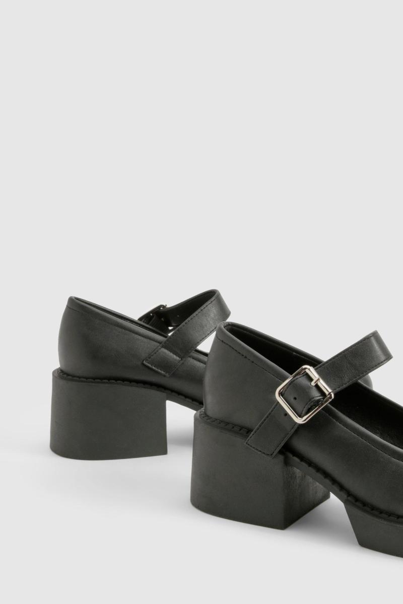 Мері Джейн на масивному підборі