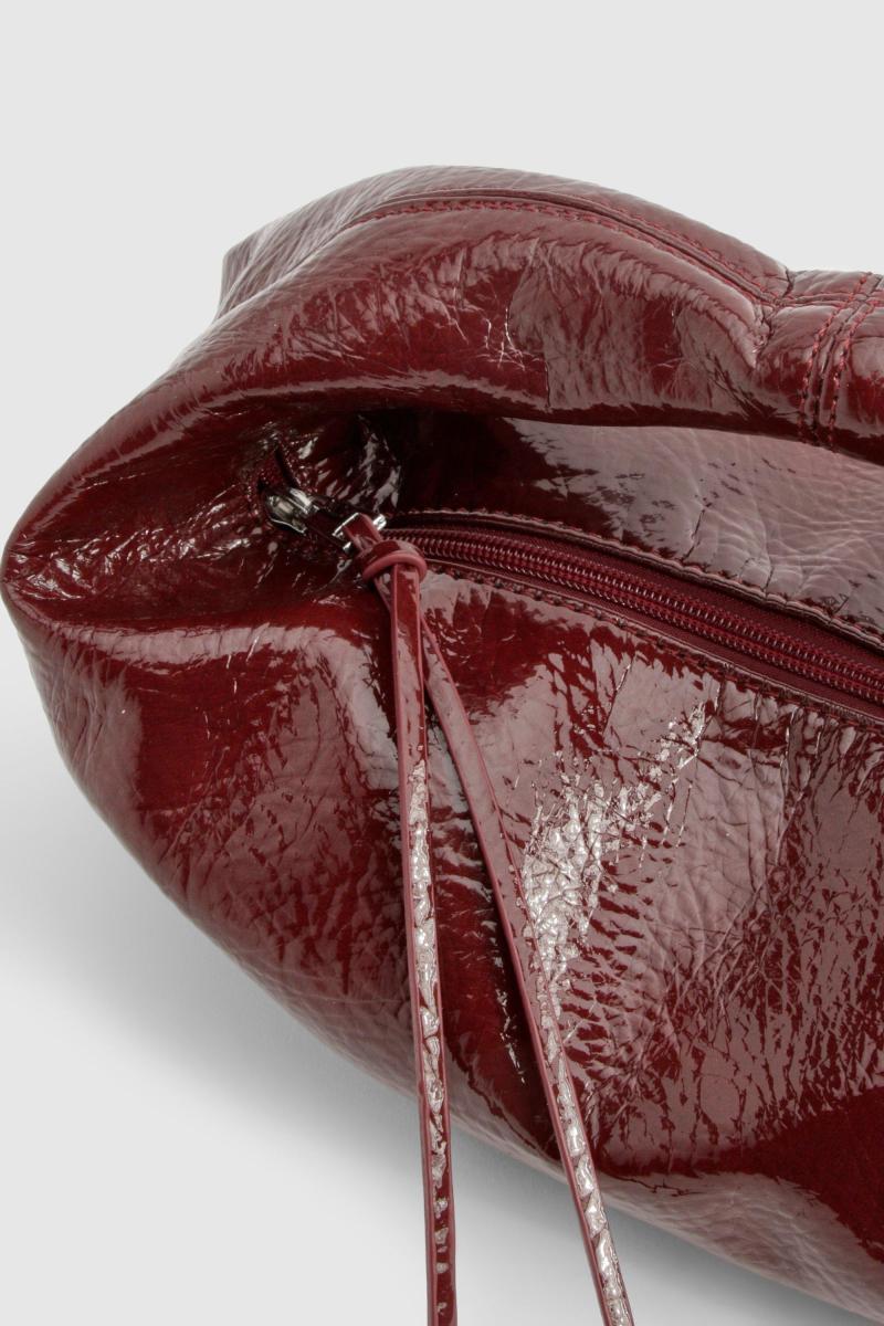 Текстурована лакована сумка-сумка
