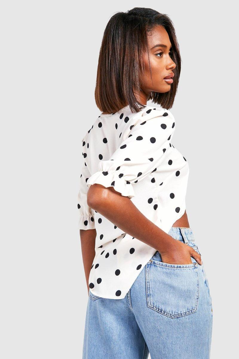 Кремова блуза в горошок із застібками на ґудзиках