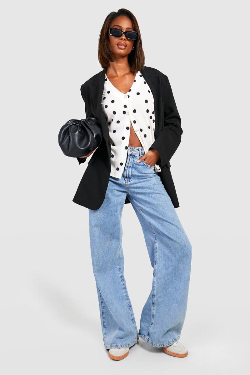 Кремова блуза в горошок із застібками на ґудзиках