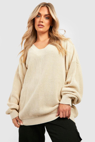 Плюс трикотажний джемпер з V-подібним вирізом