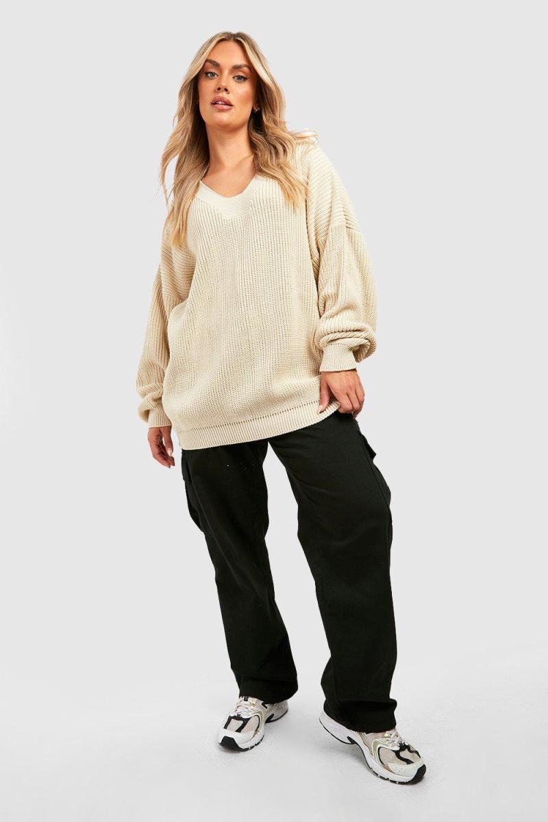 Плюс трикотажний джемпер з V-подібним вирізом