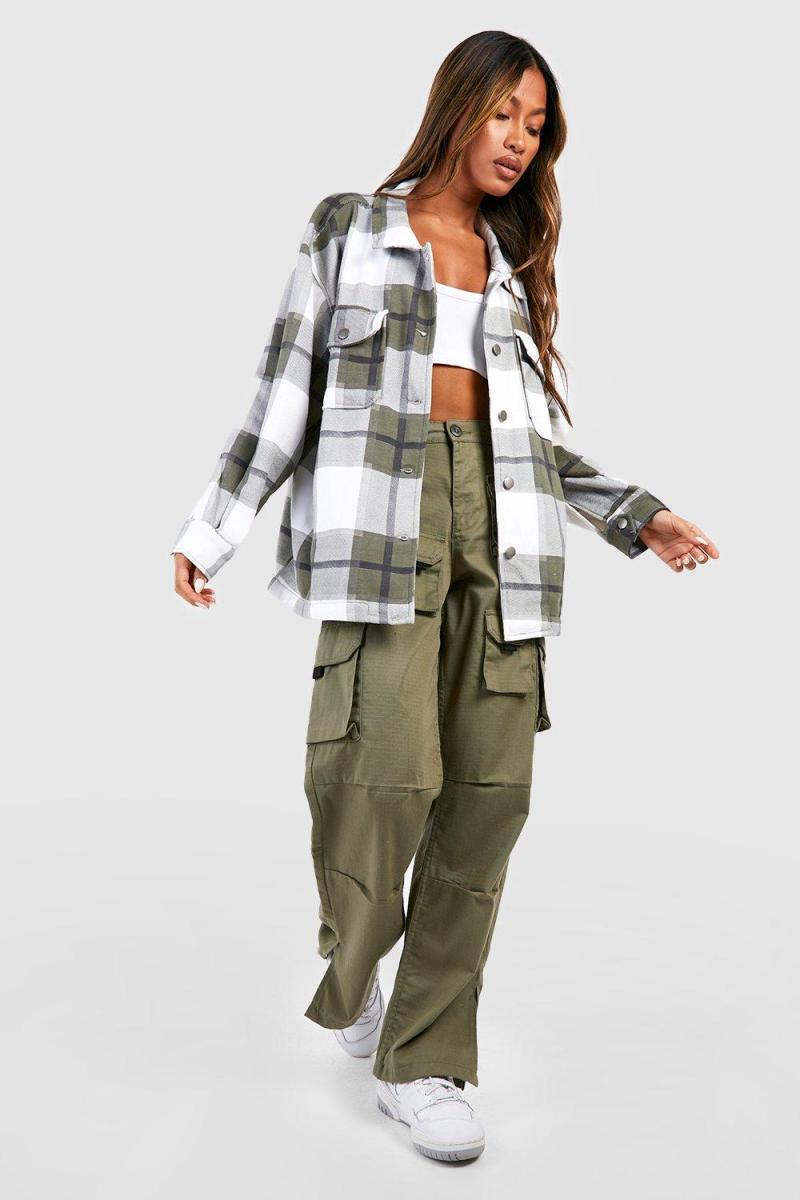 Куртка далекобійника в клітинку в тон