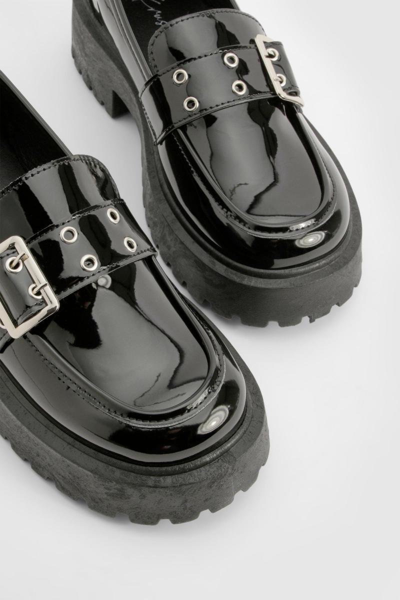 Лофери з лакованою пряжкою на масивній підошві