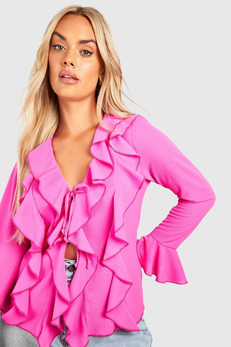 Чорна блуза з оборками з подвійними воланами