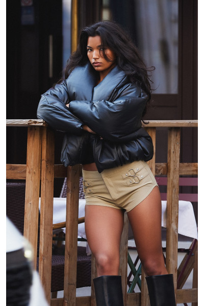 Чорний перебільшений комір PU обрізаний пухкове пальто