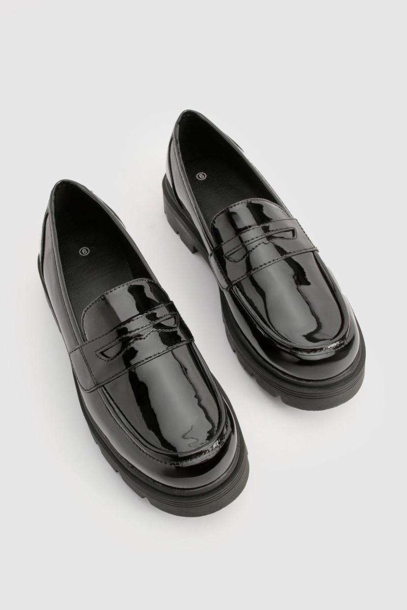 Лаковані масивні лофери