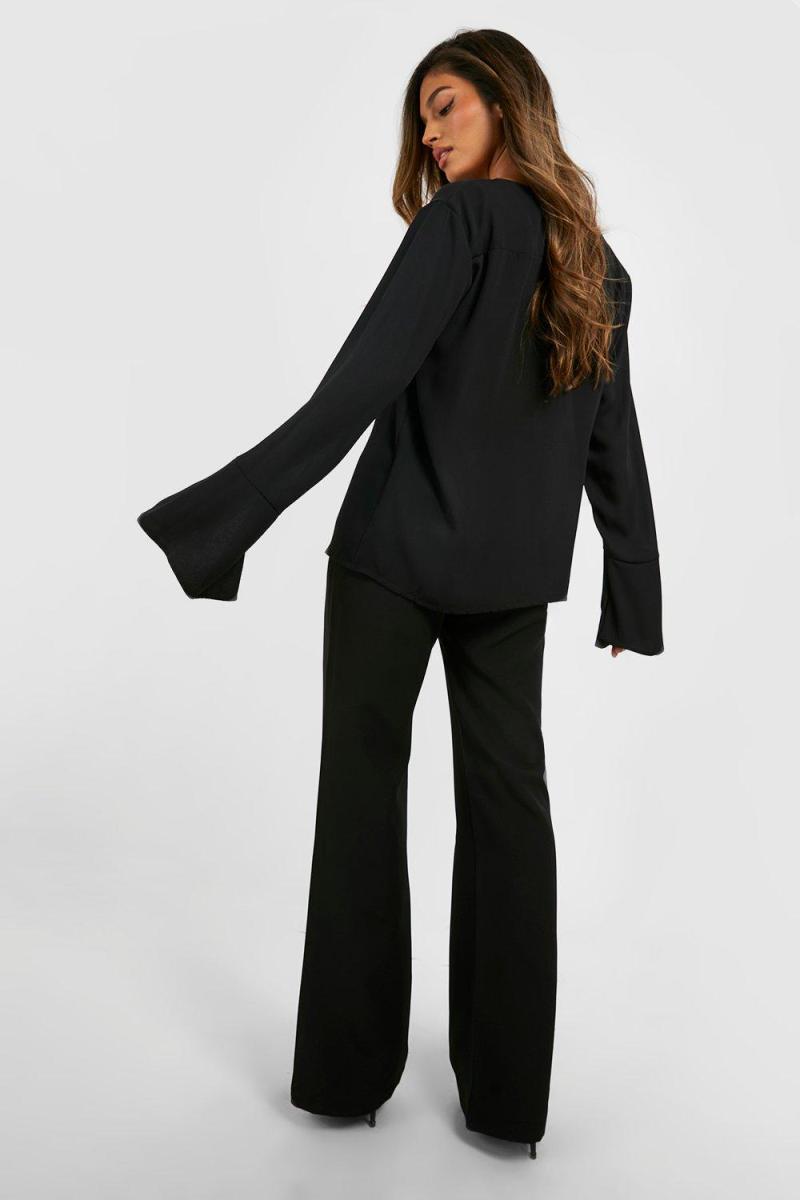 FIT & FLARE позначені штани