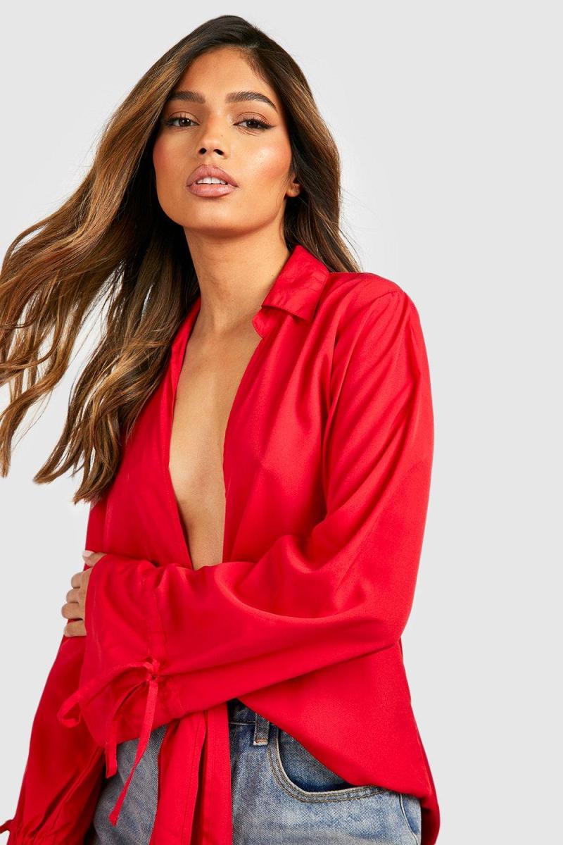 Ткана сорочка з глибоким зав'язуванням спереду