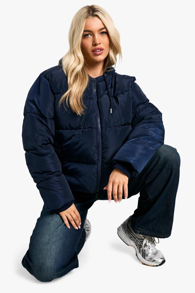 Короткий пуховик з капюшоном