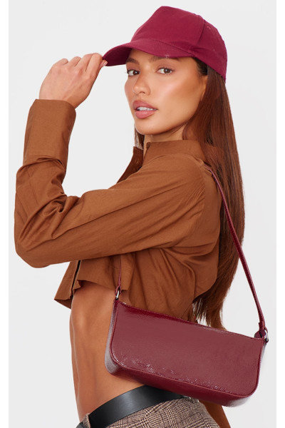 Бордова сумка через плече із лакованим поліуретановим блискавкою