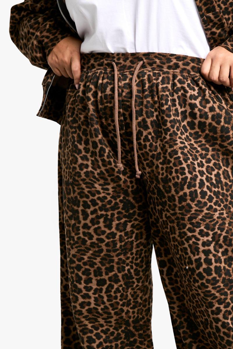 Плюс All Over Leopard Straight Leg Jogger