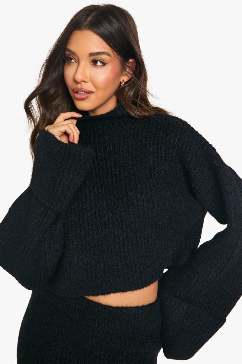 В’язаний джемпер з високою горловиною та мікроміні-спідниця