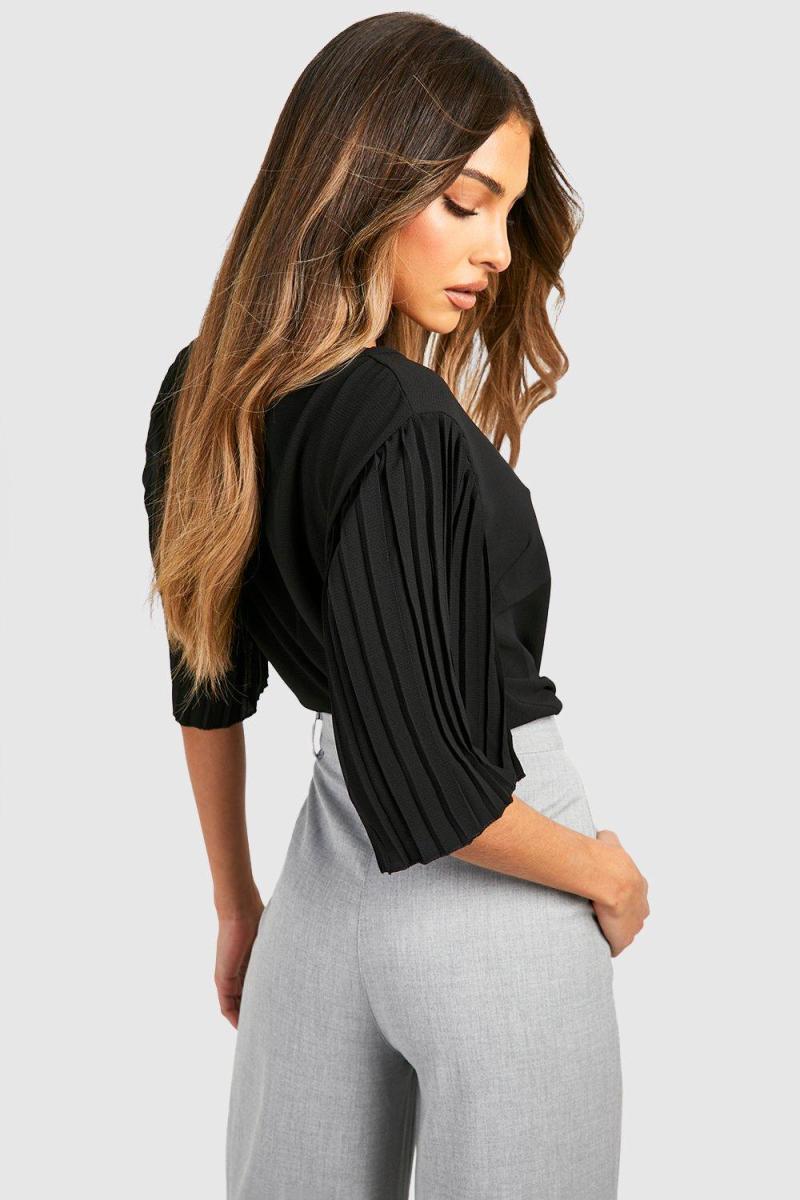 Плетена блуза кольору слонової кістки зі складками