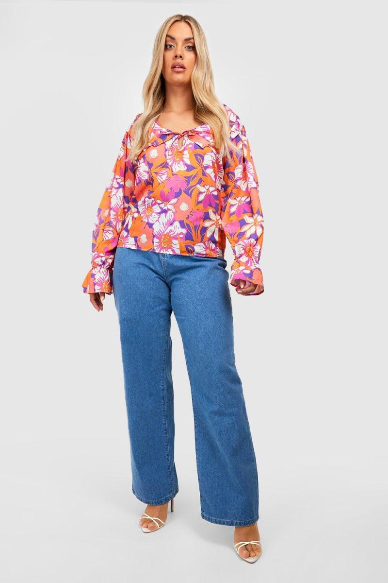 Помаранчева блузка з квітковими рюшами