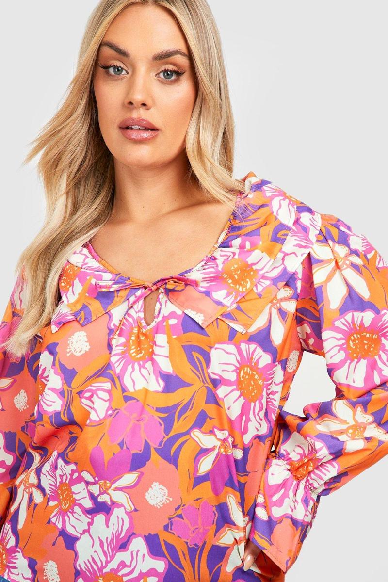 Помаранчева блузка з квітковими рюшами